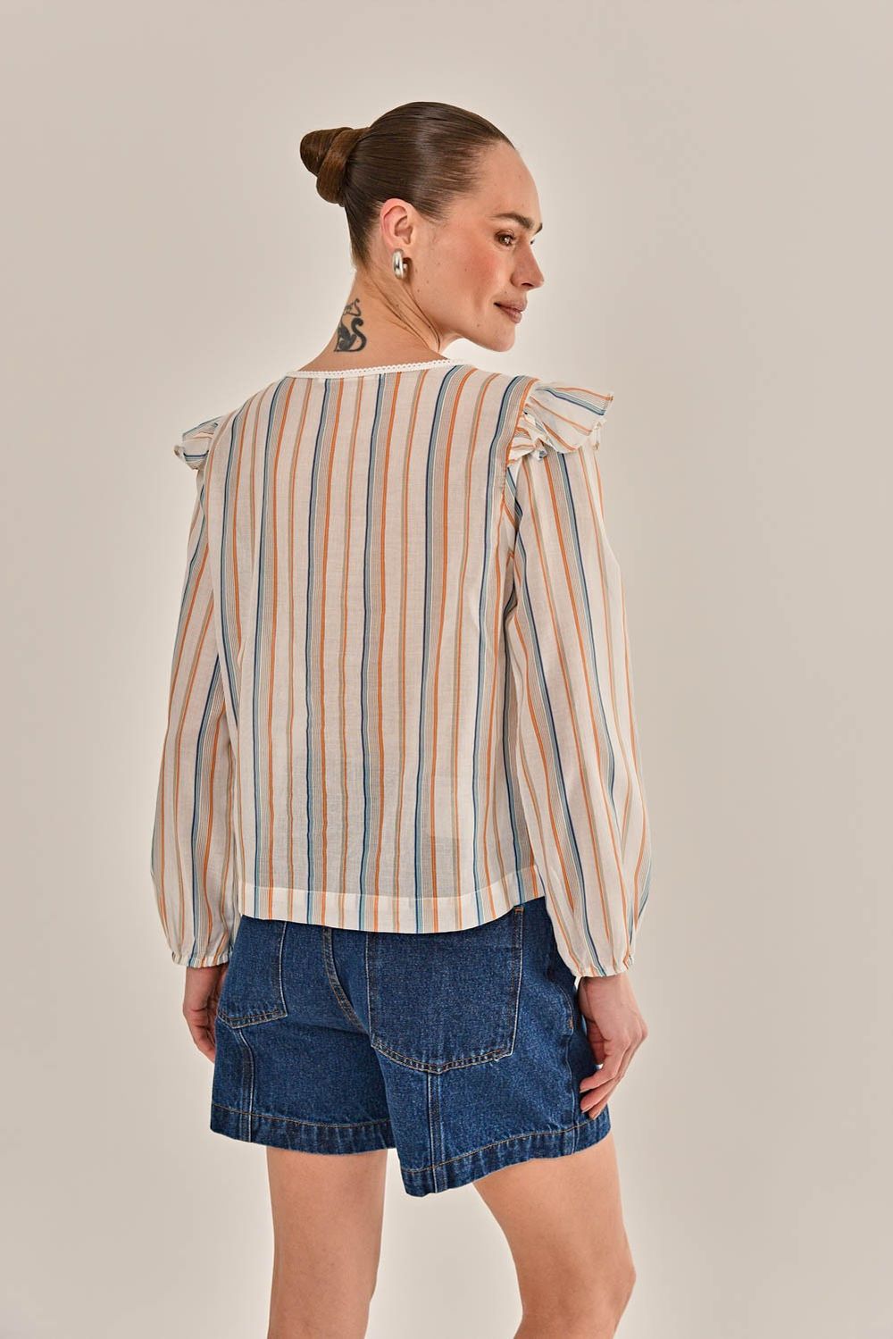 Blusa Joane Cambraia Listrada – Linda de Morrer