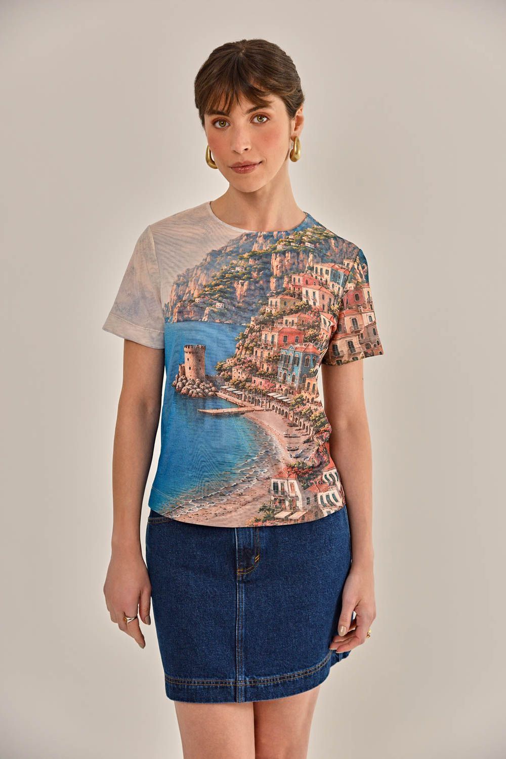 Modelo vestindo Blusa Luar de Tule Estampada