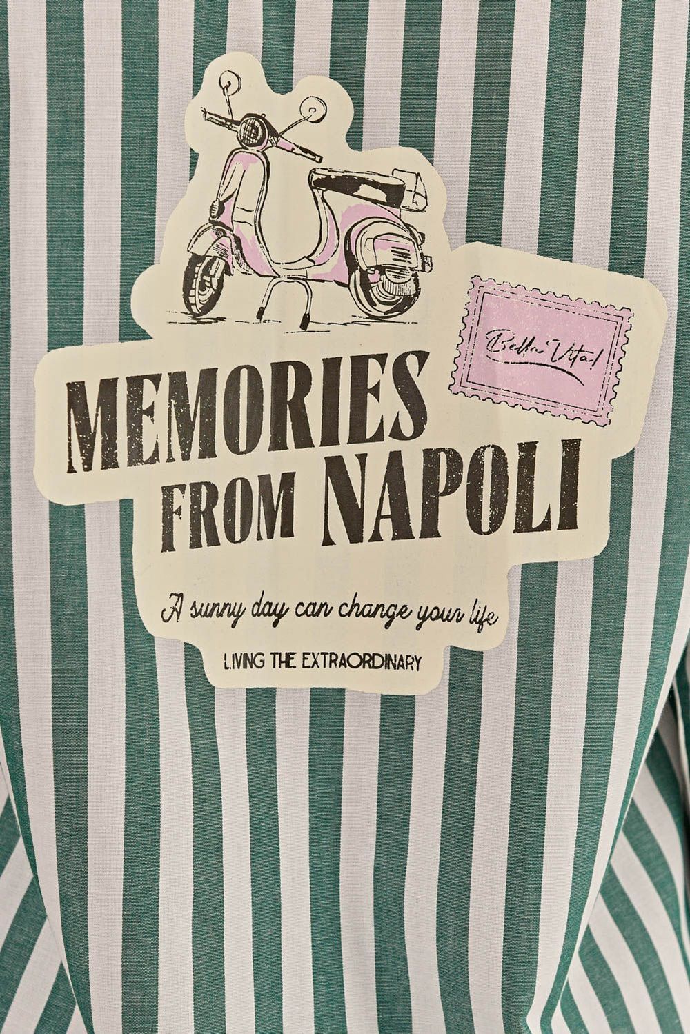 Modelo vestindo Camisa Lajos Tricoline Verde