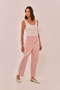 Modelo vestindo Blusa Mariane Off White