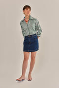 Modelo vestindo Saia Madrid Jeans