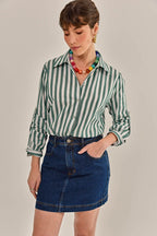Modelo vestindo Saia Madrid Jeans