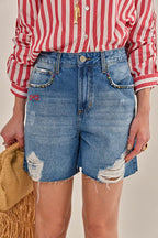 Modelo vestindo Shorts Florida Jeans
