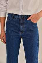 Modelo vestindo Calça Cancun Jeans