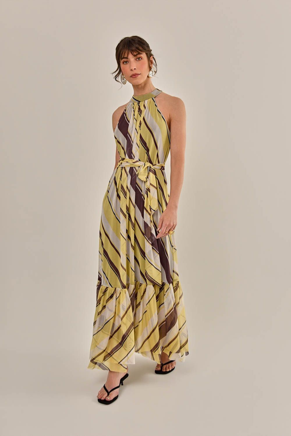 Modelo vestindo Vestido Jack Tule Estampado