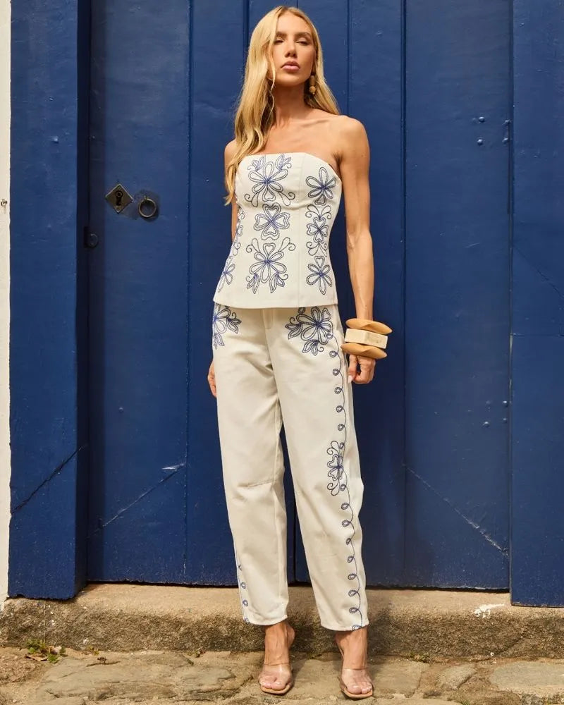 CALÇA SARJA BARREL BLUE FLOWER OFF WHITE