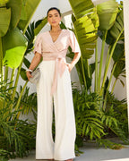 Calça crepe satin off white com pregas Luzia Fazzolli