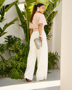 Calça crepe satin off white com pregas Luzia Fazzolli