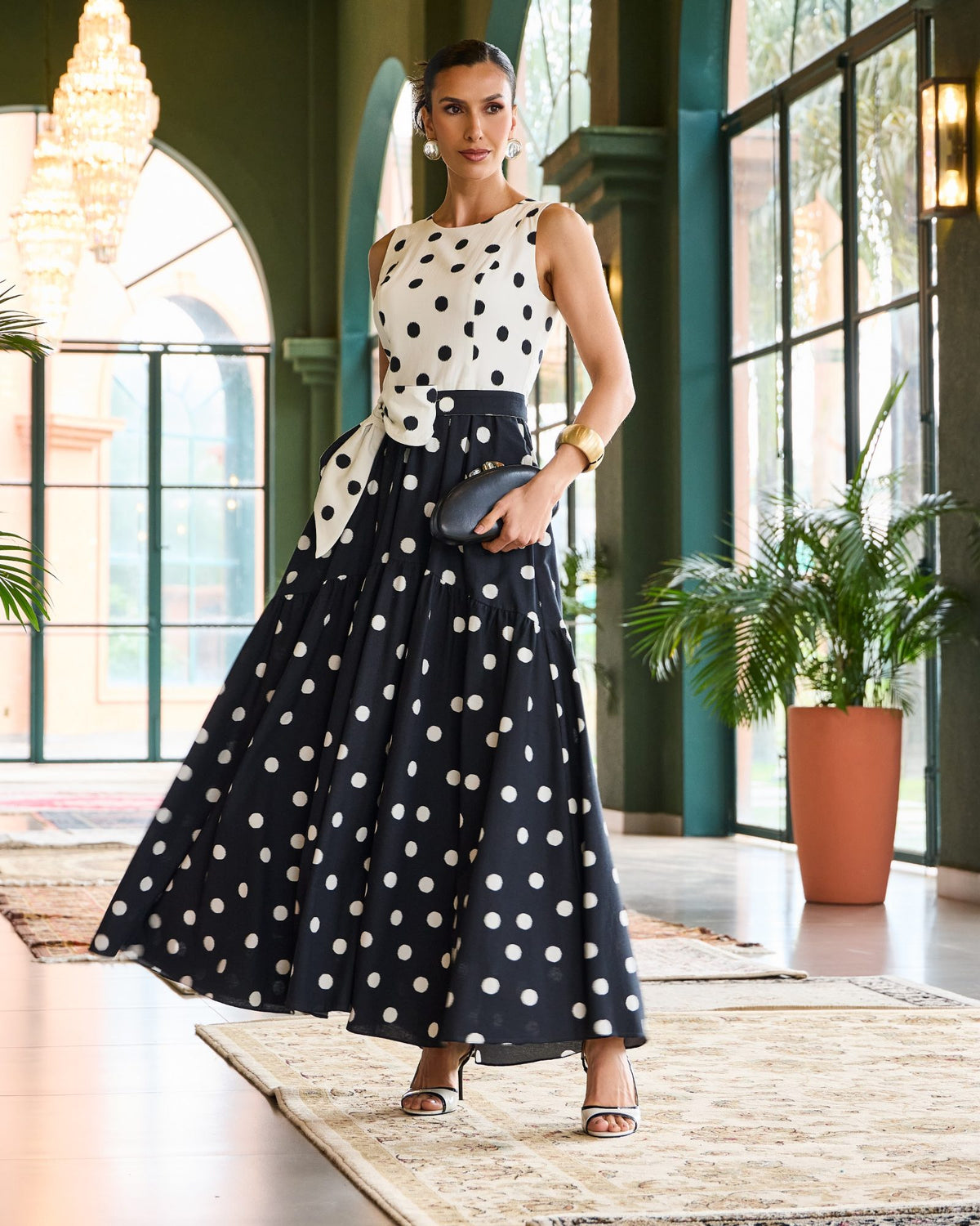 Vestido chiffon estampado assimétrico poá Luzia Fazzolli