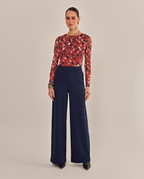 Modelo vestindo Blusa Desert Tule Estampada