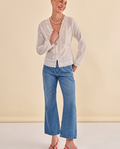 Modelo vestindo Blusa Helo Off White