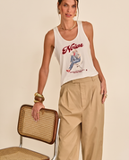 Modelo vestindo Camiseta Giuliana Off White