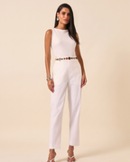 Modelo vestindo Body Malha Clara Off White