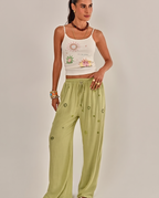 Modelo vestindo Camiseta Laise